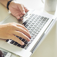 高性能低氣味汽車火復(fù)綿多元醇:在保證優(yōu)異火焰復(fù)合性能和粘接強度的前提下,實現(xiàn)了對泡沫氣味源的有效控制和消除